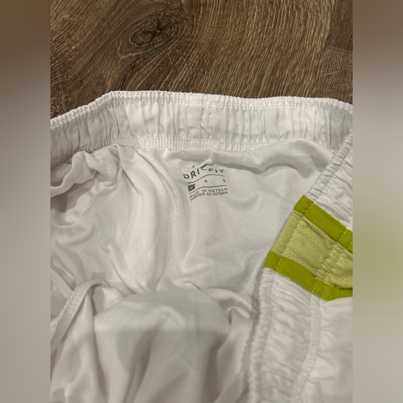 Nike Women’s Tempo Dri-fit Shorts Size Large - Picture 3 of 4